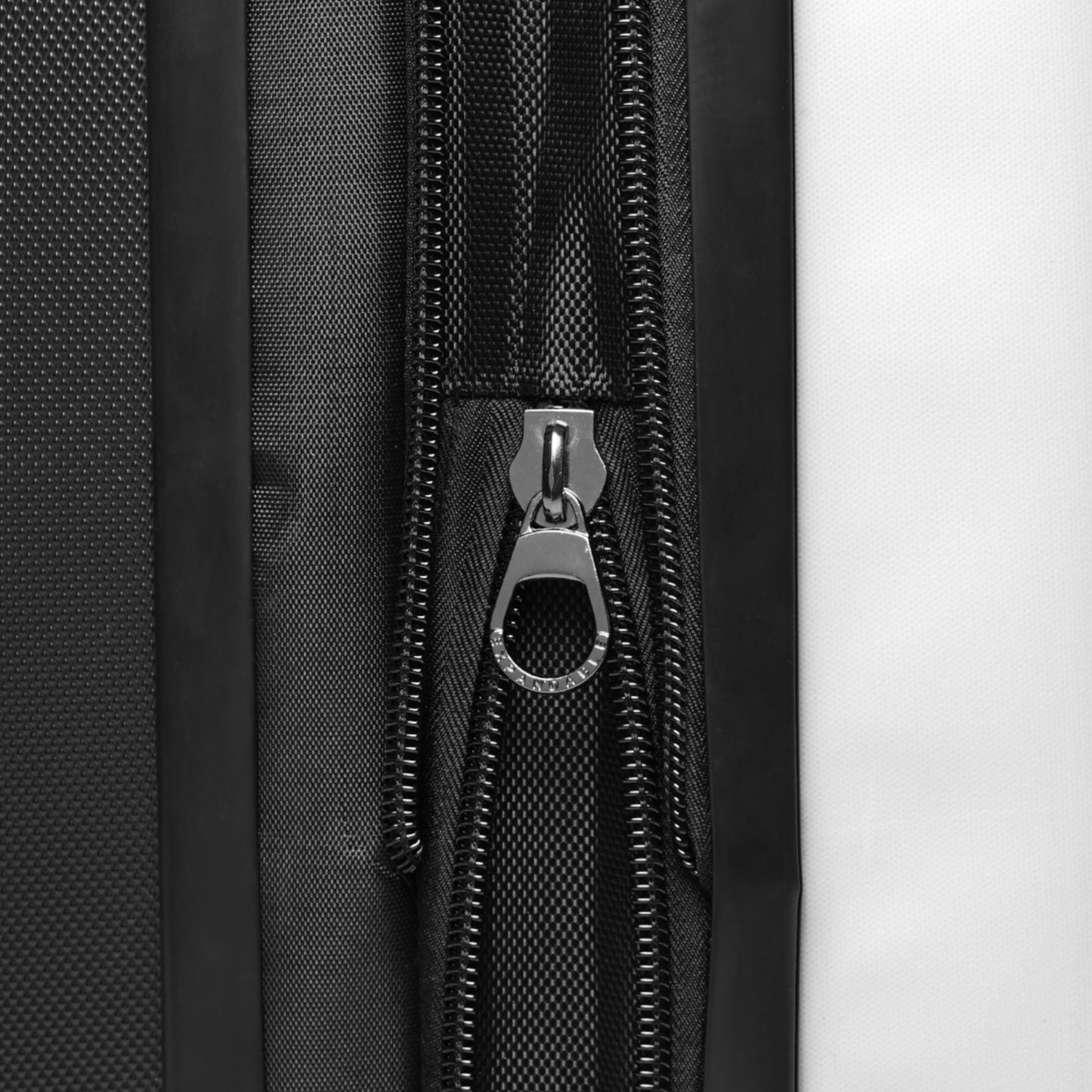 Travel Suitcase with Iconic Landmarks Design - Perfect for Vacation and Adventure Lovers